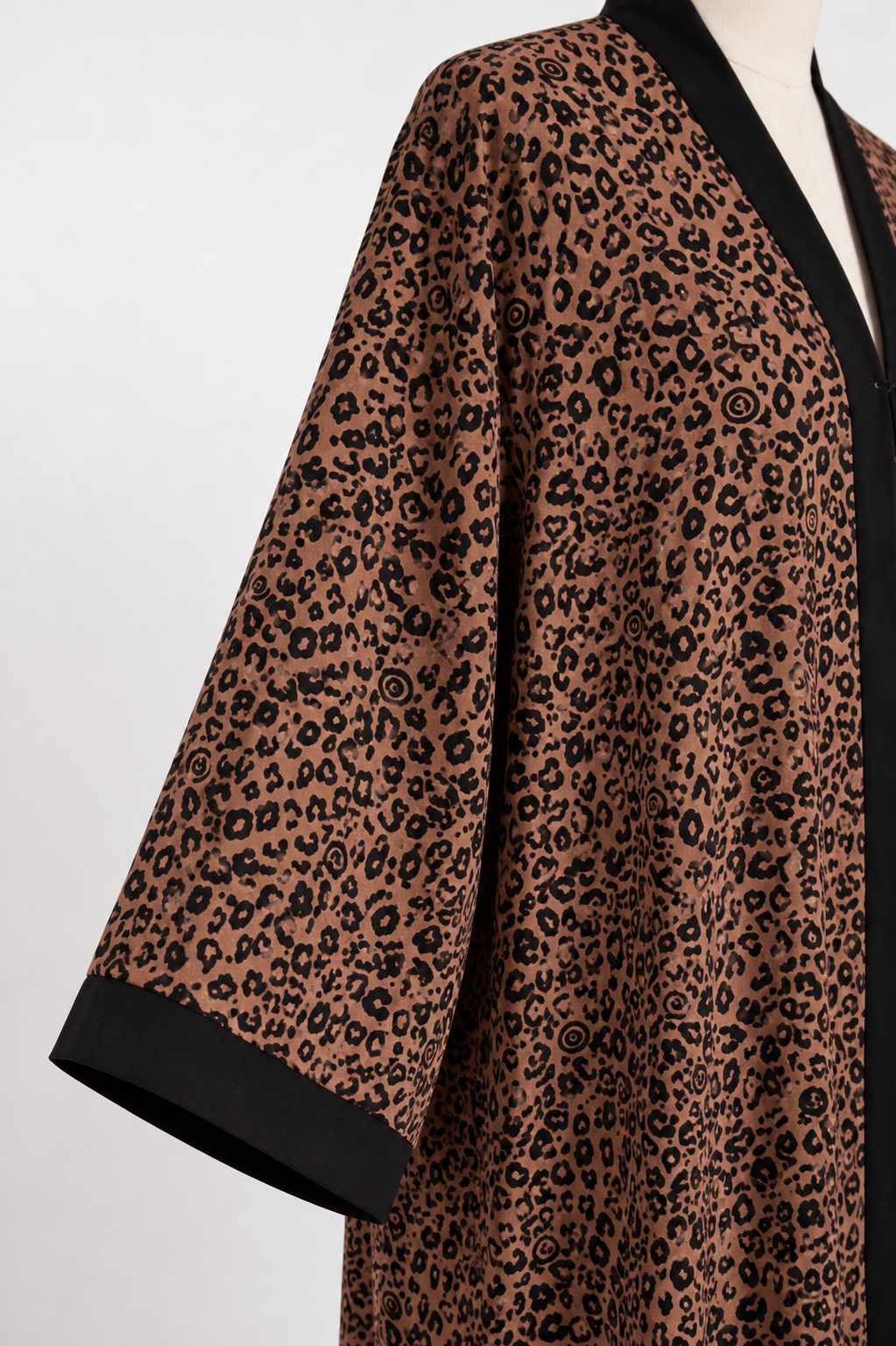 Leopard Print Open Abaya – Modern Statement Style