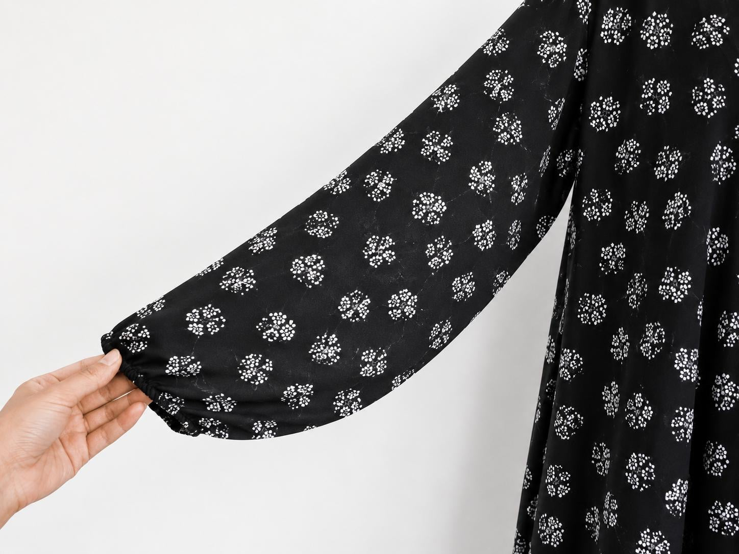 Monochrome Petal Print Abaya