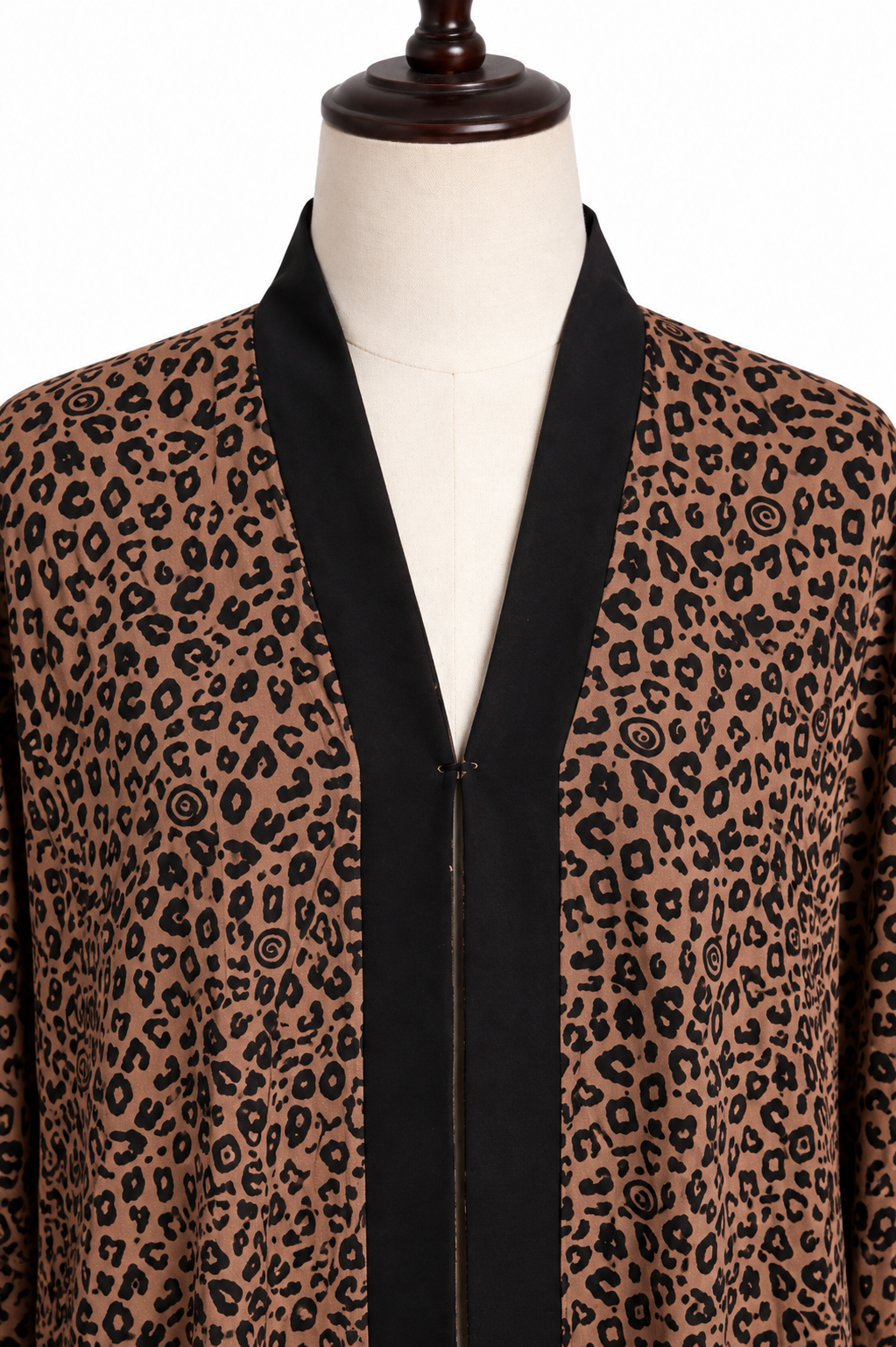 Leopard Print Open Abaya – Modern Statement Style