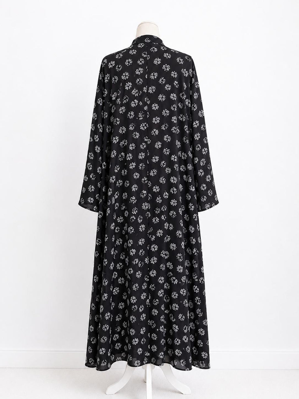Monochrome Petal Print Abaya