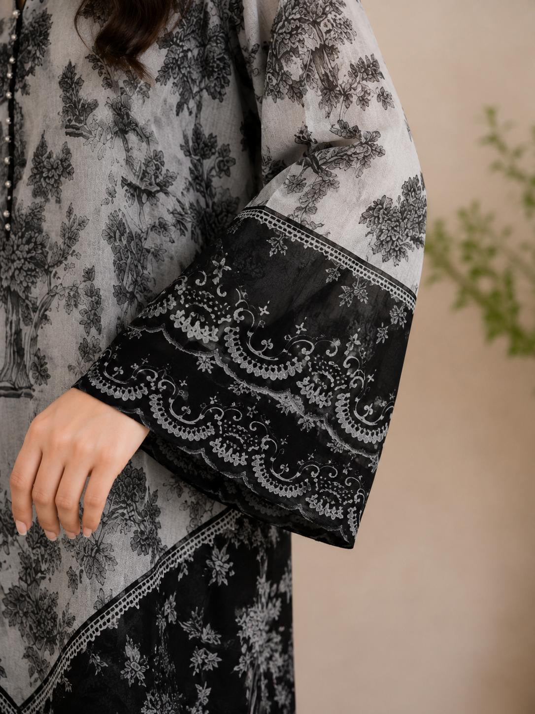 Elegant Floral Lawn 3-Piece Stitched Suit